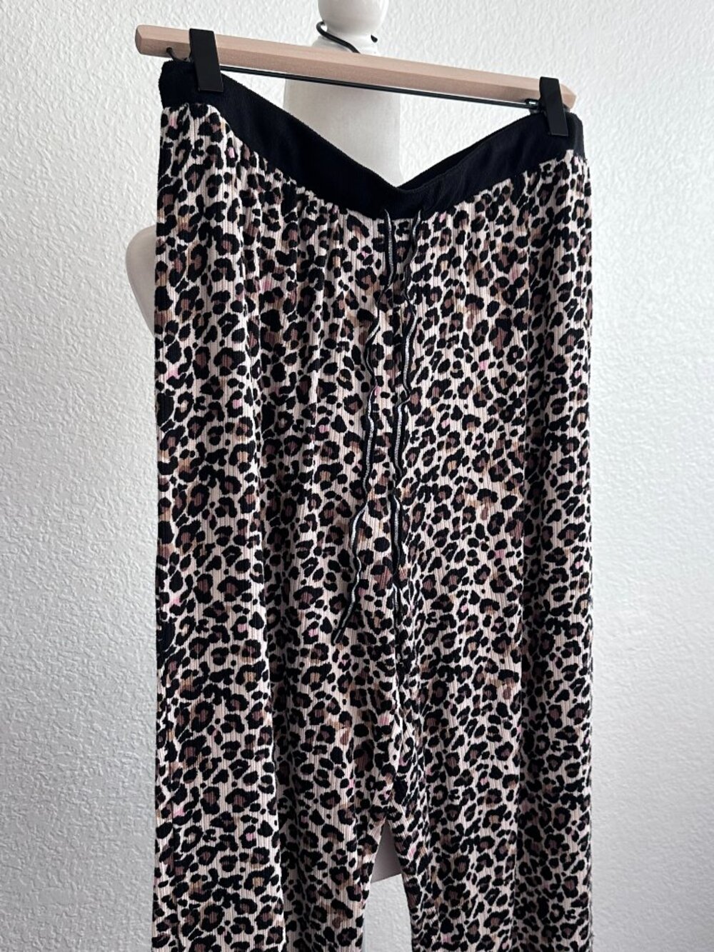René Rofé Leopard Print Pajama Set Size Large Soft Stretch Lounge Set - Picture 8 of 12